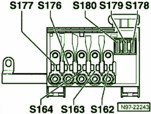 2003 Volkswagen Touareg V8 ACCU Fuse Box Diagram